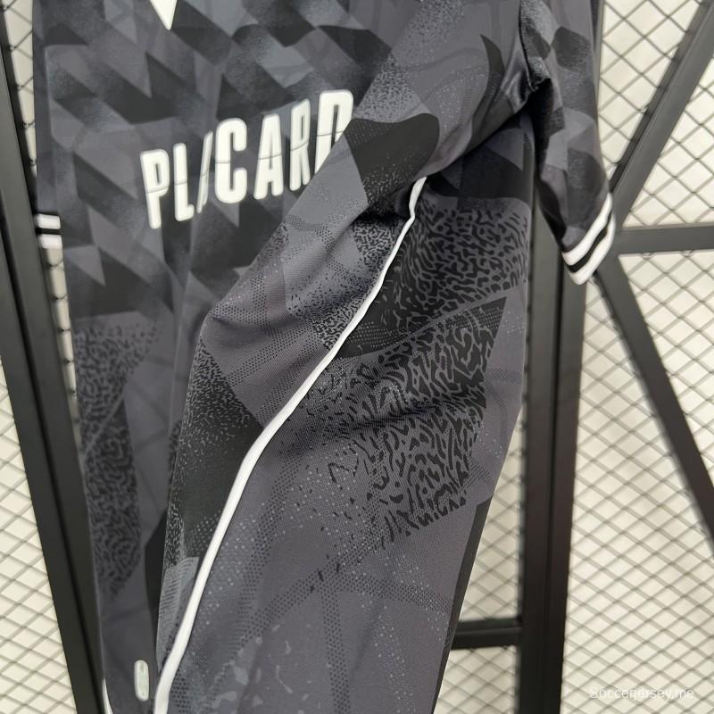 25/26 قميص نادي فيتوريا غيمارايش خارج ملعبه