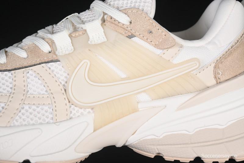 حذاء الجري في2 كيه رونتك رنتك ران من نايك حذاء جري منخفض منخفض الرقبة مبطن مضاد للانزلاق - HV3917-133