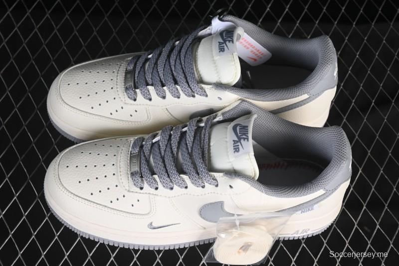 حذاء رياضي كلاسيكي كلاسيكي كلاسيكي كلاسيكي من نايك اير فورس 1'07 منخفض رمادي - SM6668-106