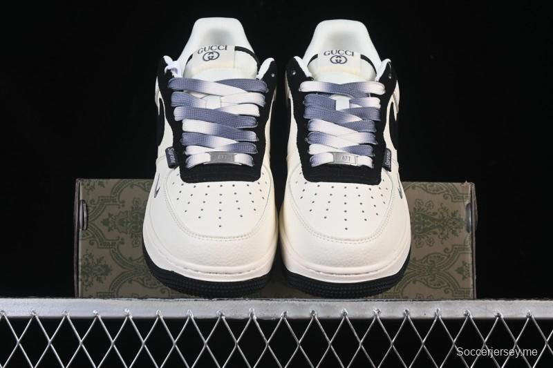 حذاء نايك اير فورس 1 '07 المنخفض من نايك اير فورس 1 '07 بالتعاون مع غوتشي حذاء رياضي كاجوال منخفض من قماش كانفاس أسود - XD2588-605