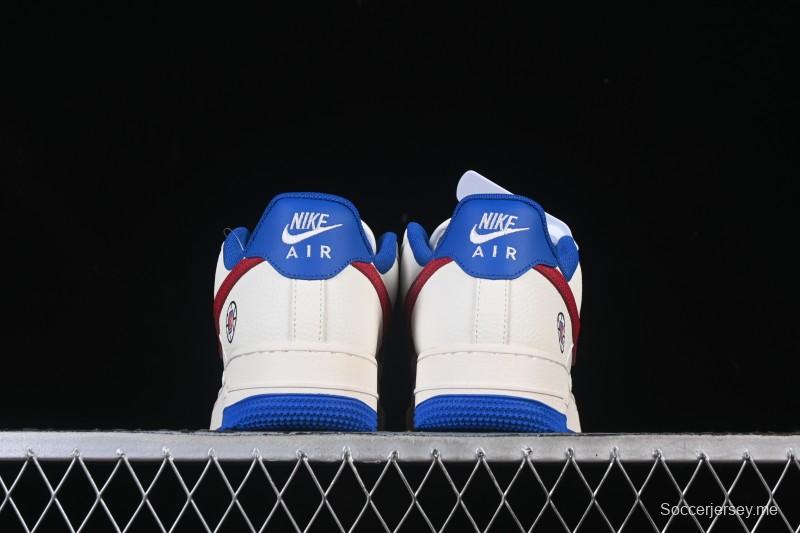 حذاء نايك اير فورس 1 '07 المنخفض من نايك اير فورس 1 '07 ان بي اي تعاون كليبرز أزرق أحمر كاجوال سنيكرز - QW5606-274