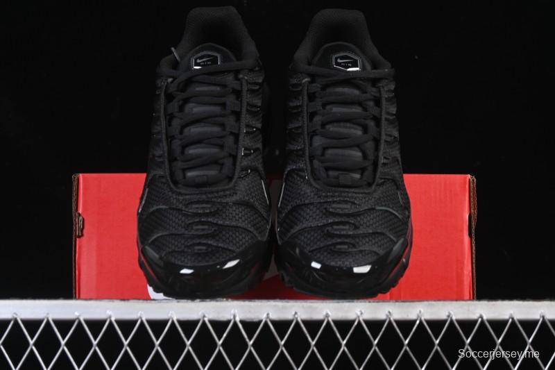 حذاء الجري اير ماكس بلس ريترو من نايك بتقنية الوسائد الهوائية - 604133-050