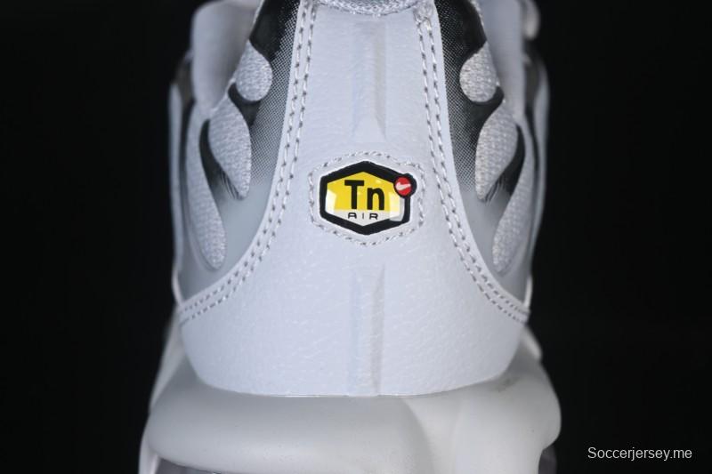 حذاء الجري اير ماكس بلس ريترو من نايك بتقنية الوسادة الهوائية - 852630-021