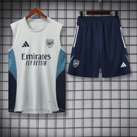 25/26 ريال مدريد سترة بيضاء + قميص أبيض + شورت