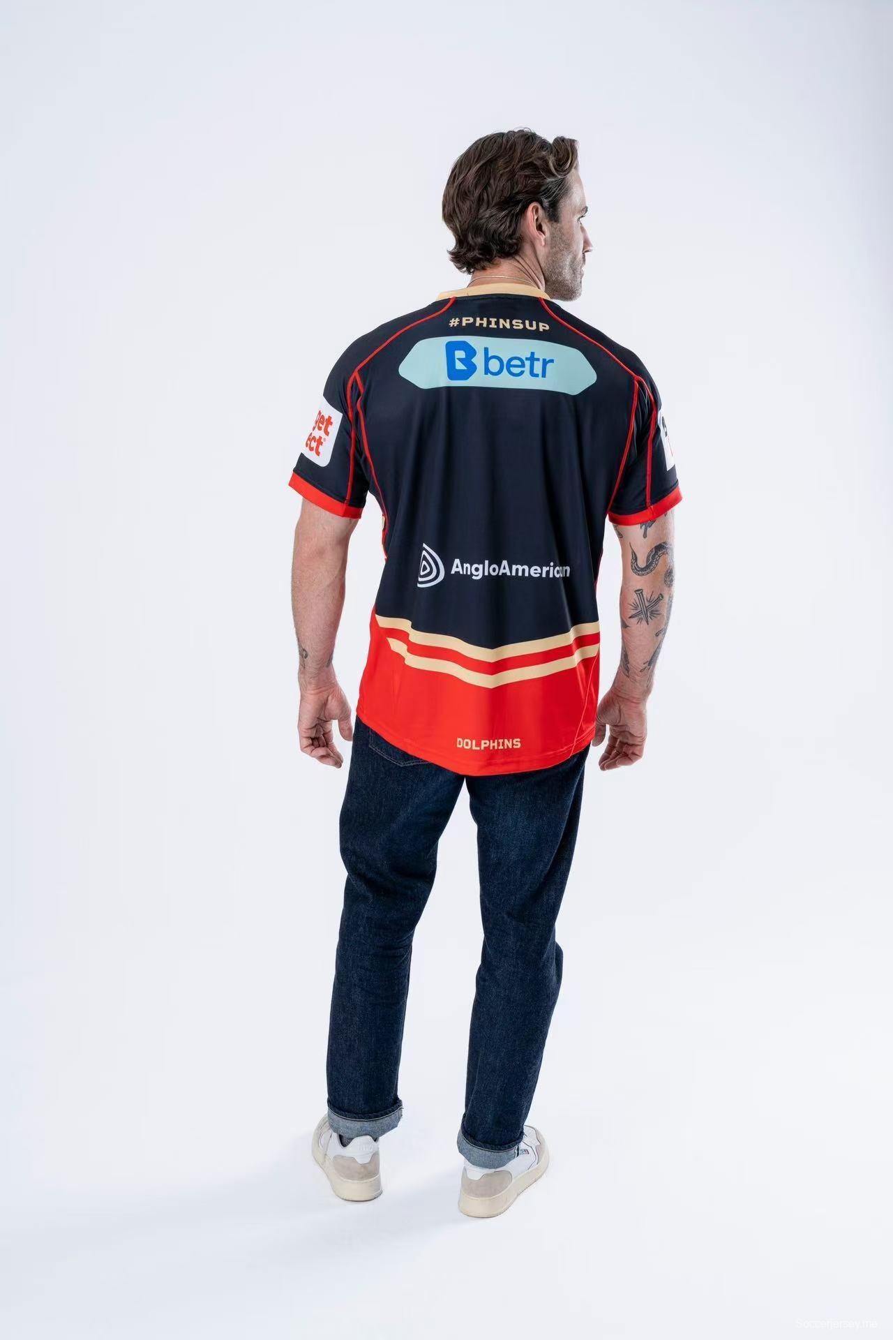 2025 دولفينز ريدكليف دولفينز أحمر مع قميص المنزل ذو الأطواق الملونة