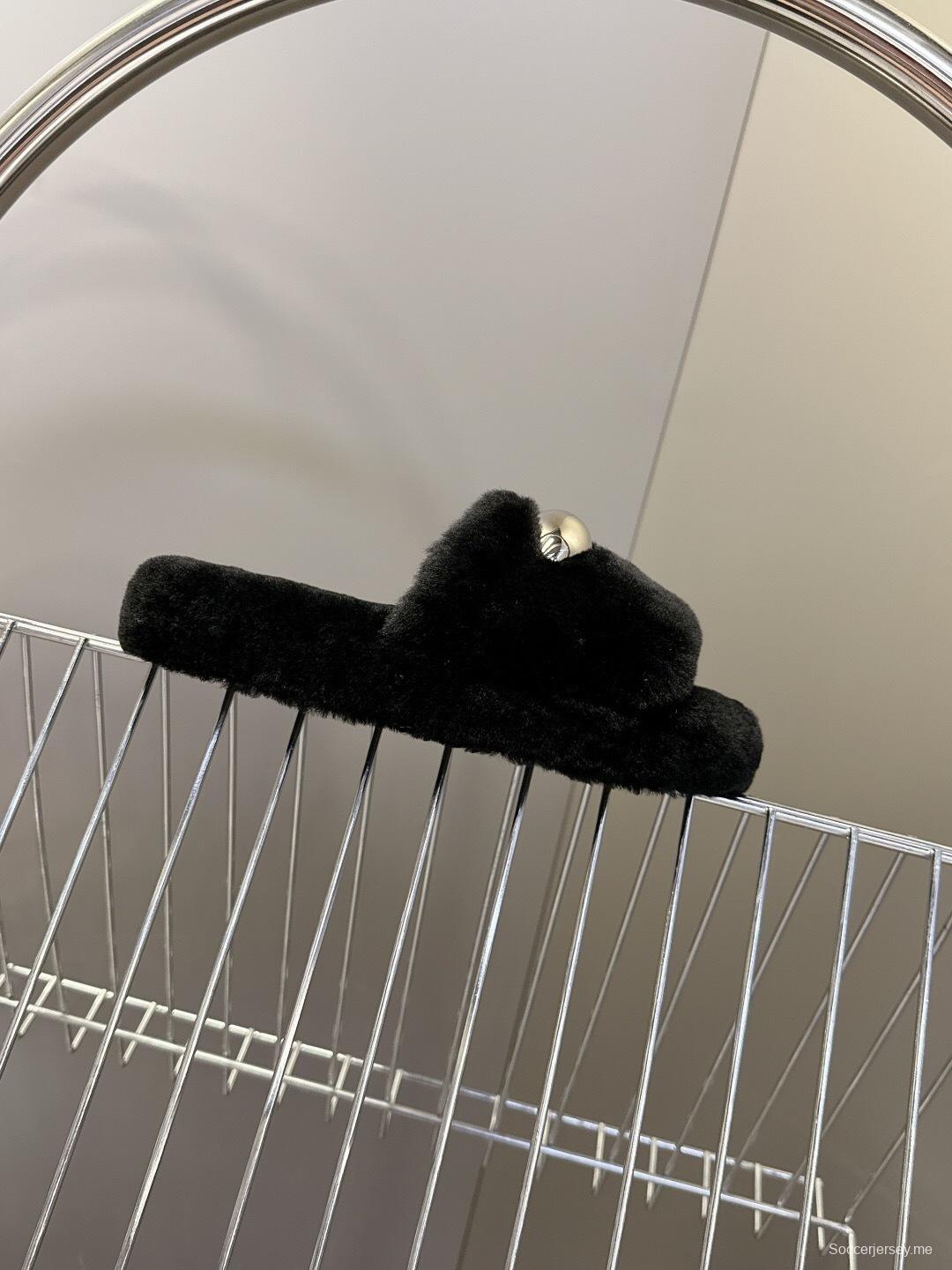 Alaïa Fall/Winter 2025 Fur Slippers - KFY00230