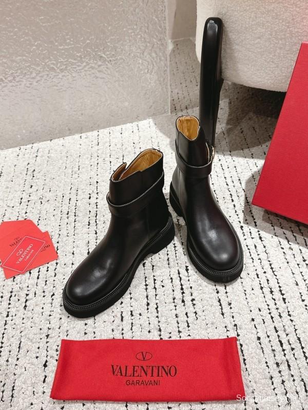 فالنتينو 2025 مجموعة فالنتينو 2025 مجموعة SS أحذية قصيرة معدنية العنصر المعدني - LY00330