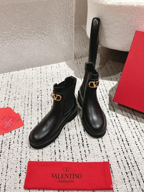 فالنتينو 2025 فالنتينو 2025 حذاء قصير معدني من العناصر المعدنية - LY00330