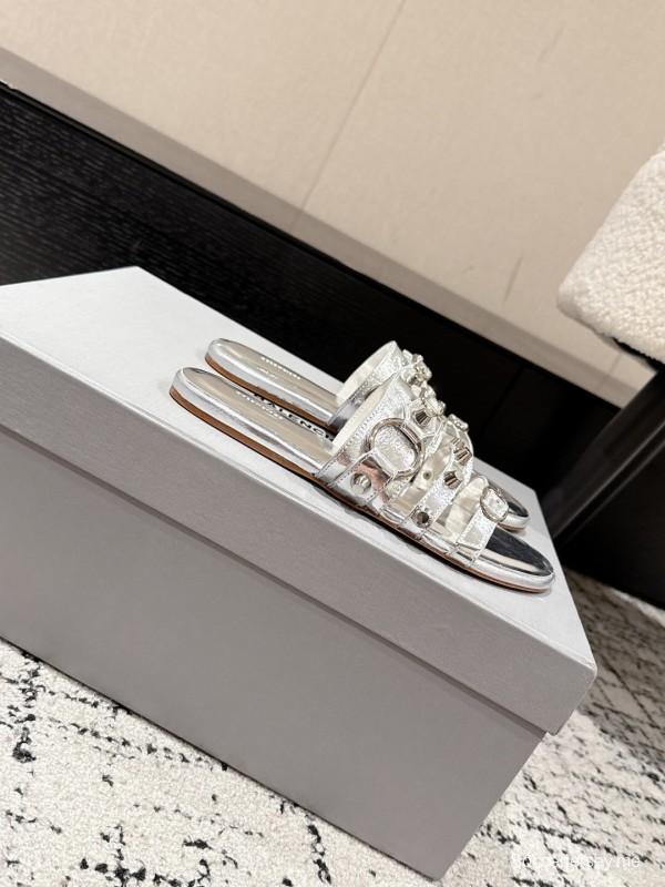 سلسلة صنادل بالنسياغا كاجول ذات ترصيع معدني - KFY00260