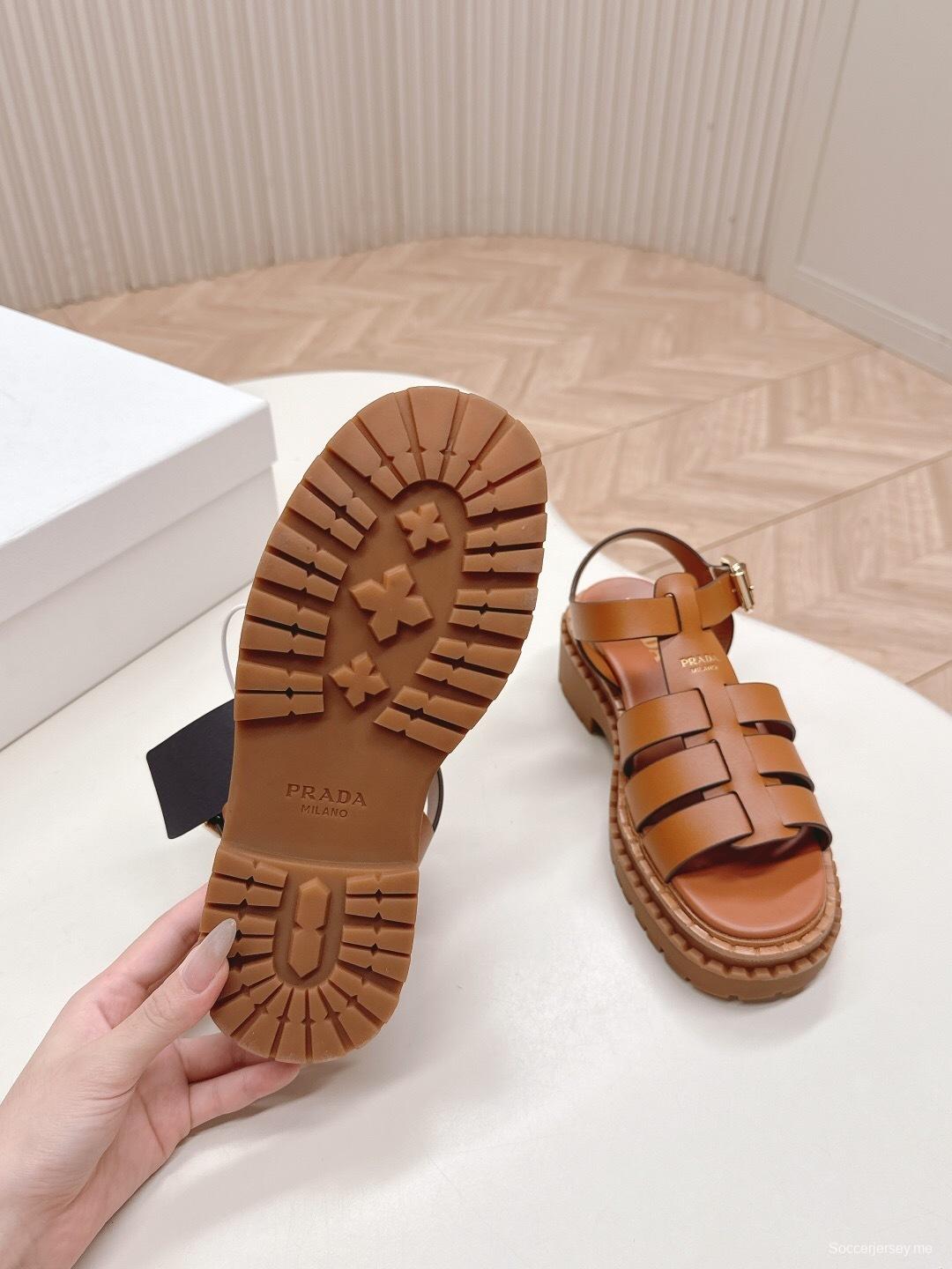 برادا صندل روماني ذو كعب منخفض لربيع وصيف 2025 لربيع وصيف 2025 - LY00290