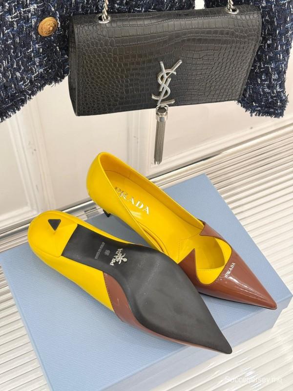 برادا 2025 برادا 2025 حذاء فردي بكعب مدبب من الأمام بكعب واحد - KFY00310