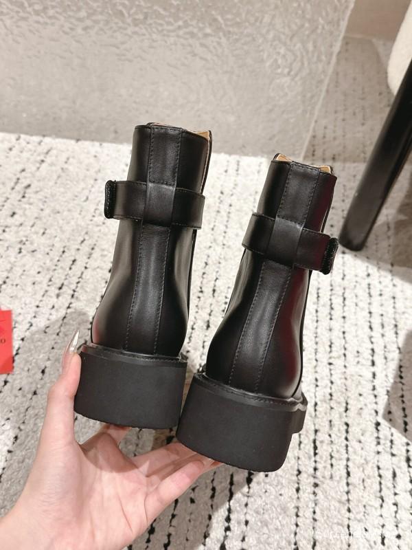 فالنتينو 2025 مجموعة فالنتينو 2025 مجموعة SS أحذية قصيرة معدنية العنصر المعدني - LY00330