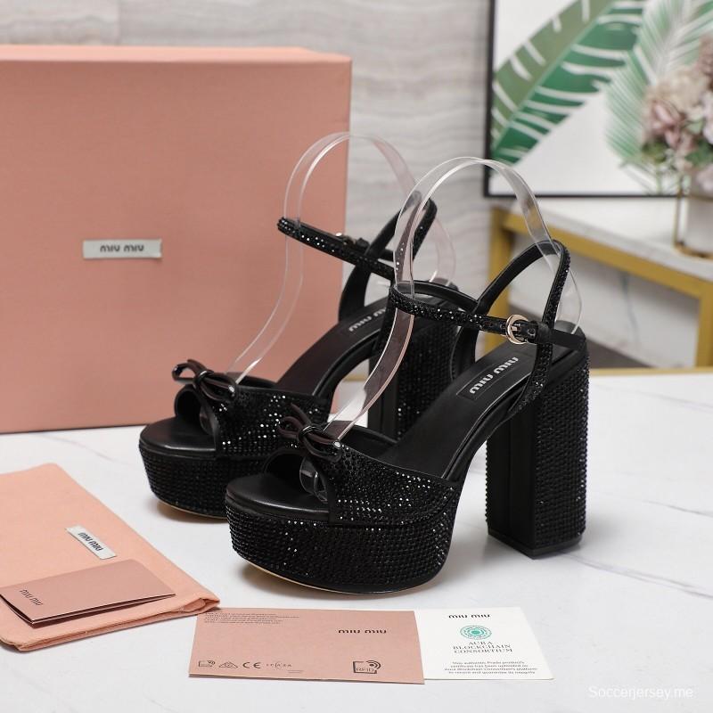 صندل بلينج كريستال من ميو ميو ميو مرصع بعناصر سواروفسكي - KFY00340