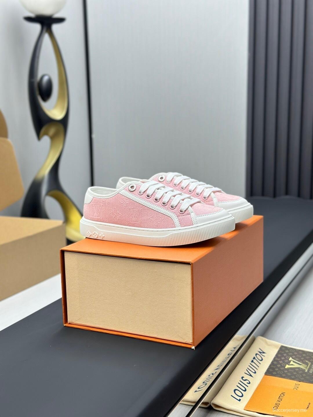 حذاء رياضي أبيض كاجوال بطبعة حيوانات من سلسلة تايم أوت من لويس فويتون - AS00260