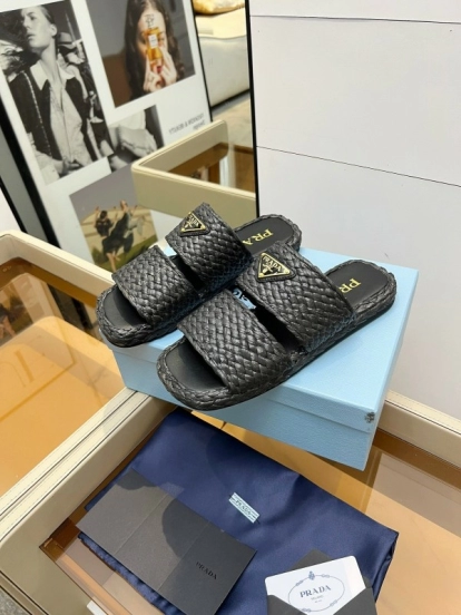 صنادل برادا 2025 من برادا صندل منسوج يدويًا من الرافيا مفتوح من الأمام - KFY00260