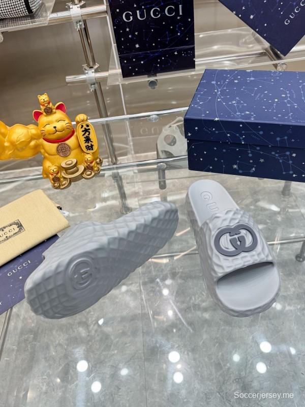 صندل غوتشي ليدو ليدو المتشابك G المطاطي المزخرف للرجال - AS00170