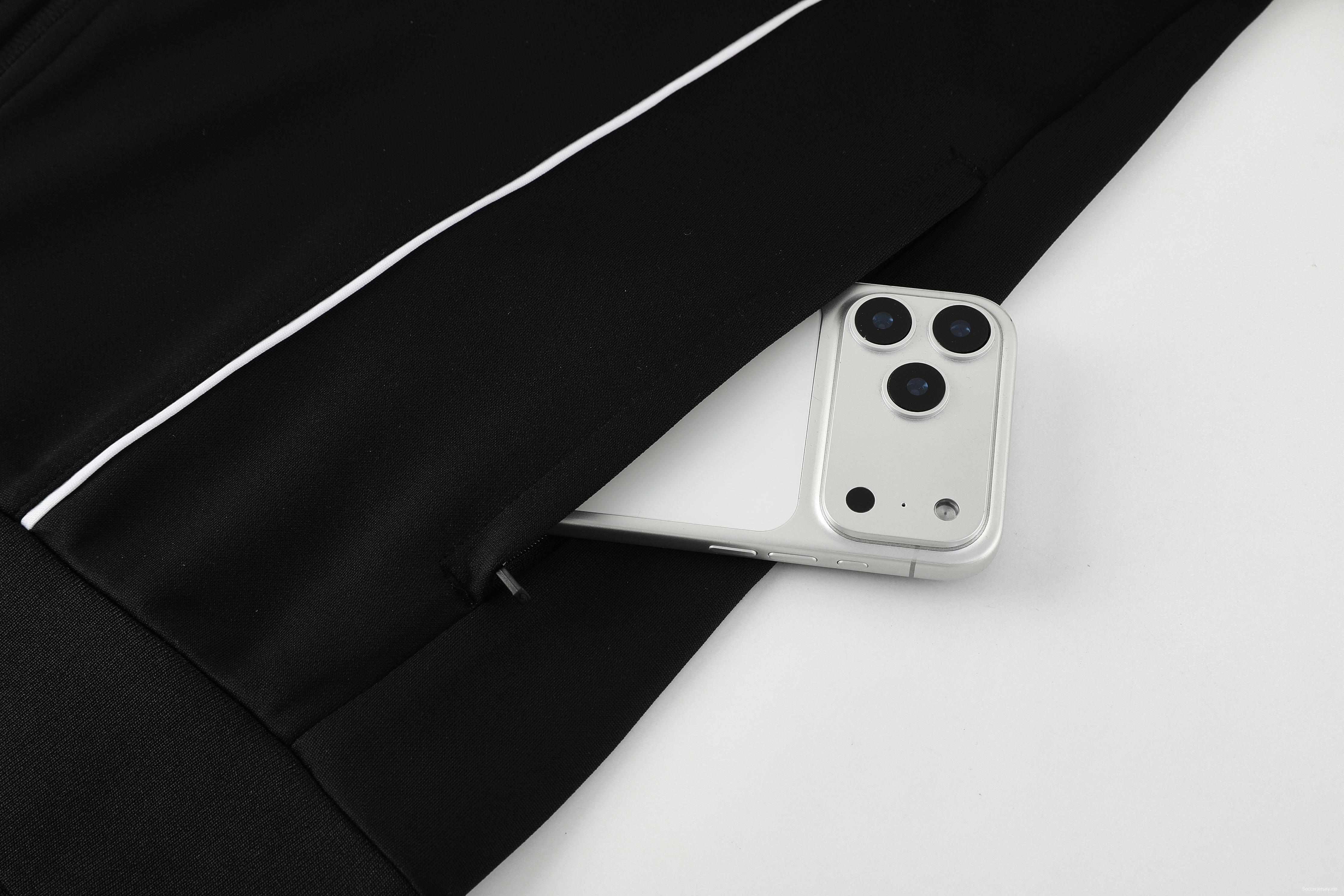 25/26 أولمبيك مارسيليا سترة رياضية سوداء بسحاب كامل + بنطلون طويل + سترة رياضية سوداء