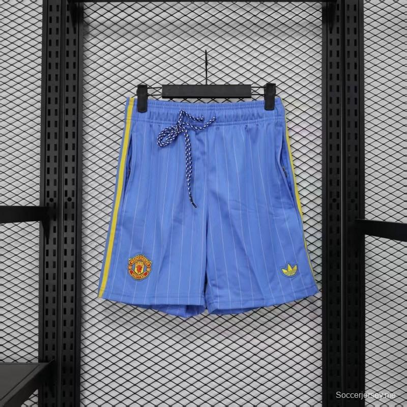 نسخة اللاعب القديمة 1990/91 مانشستر يونايتد الثالثة باللون الأزرق السماوي مع شورت بنقشة الخطوط الدبابيس
