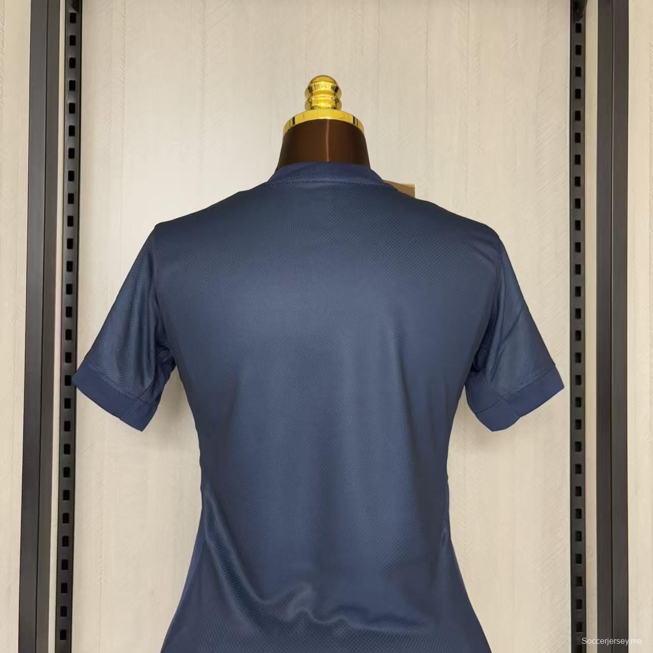 25/26 سيدات باريس سان جيرمان باريس سان جيرمان بقميص المنزل