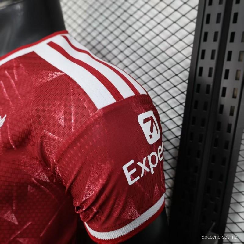 25/26 نسخة اللاعب 25/26 قميص ليفربول المنزلي باللون الأحمر بنقشة مجردة