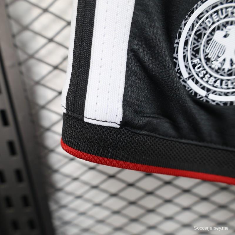 2026 نسخة اللاعبين ألمانيا شورت أسود مع خطوط بيضاء