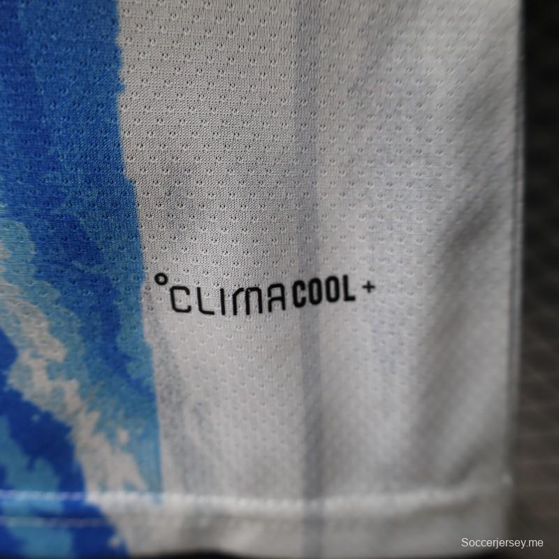 2026 نسخة اللاعبين الأرجنتين قميص أبيض وأزرق فاتح مع خطوط فرشاة