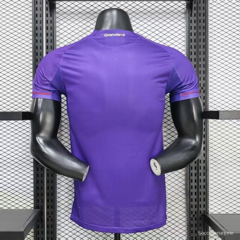 قميص اللاعب رقم 26/27، قميص ريفر بليت الثالث باللون الأرجواني مع شريط أحمر مائل