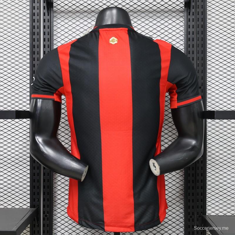 قميص اللاعب الرئيسي لميلان (AC Milan) للموسم 2026/2027 باللونين الأحمر والأسود مع خطوط عمودية