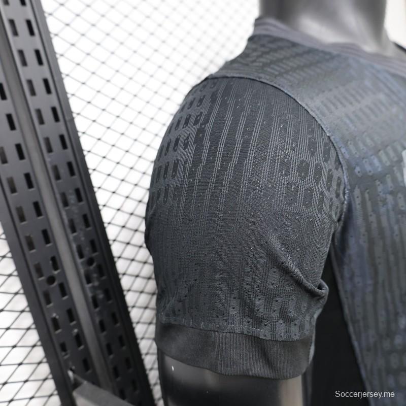 قميص اللاعب الإصدار 26/27 لفريق برشلونة باللون الأسود بالكامل مع شعار الراعي "Spotify" - إصدار خاص