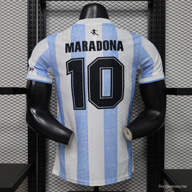 قميص اللاعب الإصدار 2026، قميص الأرجنتين الرئيسي باللون الأزرق الفاتح والأبيض بخطوط عمودية، إصدار خاص