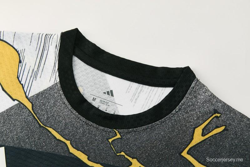 26/27  ريال مدريد أسود × مارفل  قميص بأكمام قصيرة + شورت كرة قدم