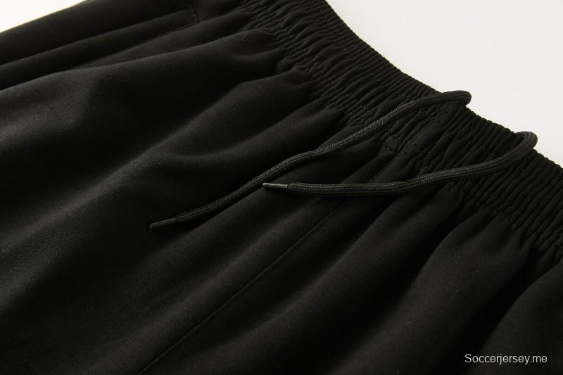 26/27 مانشستر يونايتد - بدلة رياضية سوداء بغطاء رأس وبنطال طويل