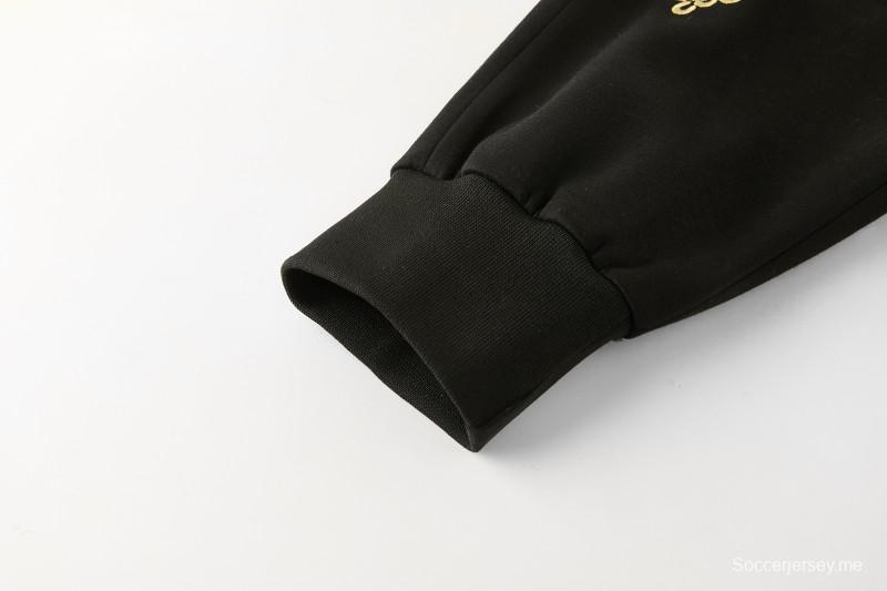 26/27 مانشستر يونايتد - بدلة رياضية سوداء بغطاء رأس وبنطال طويل