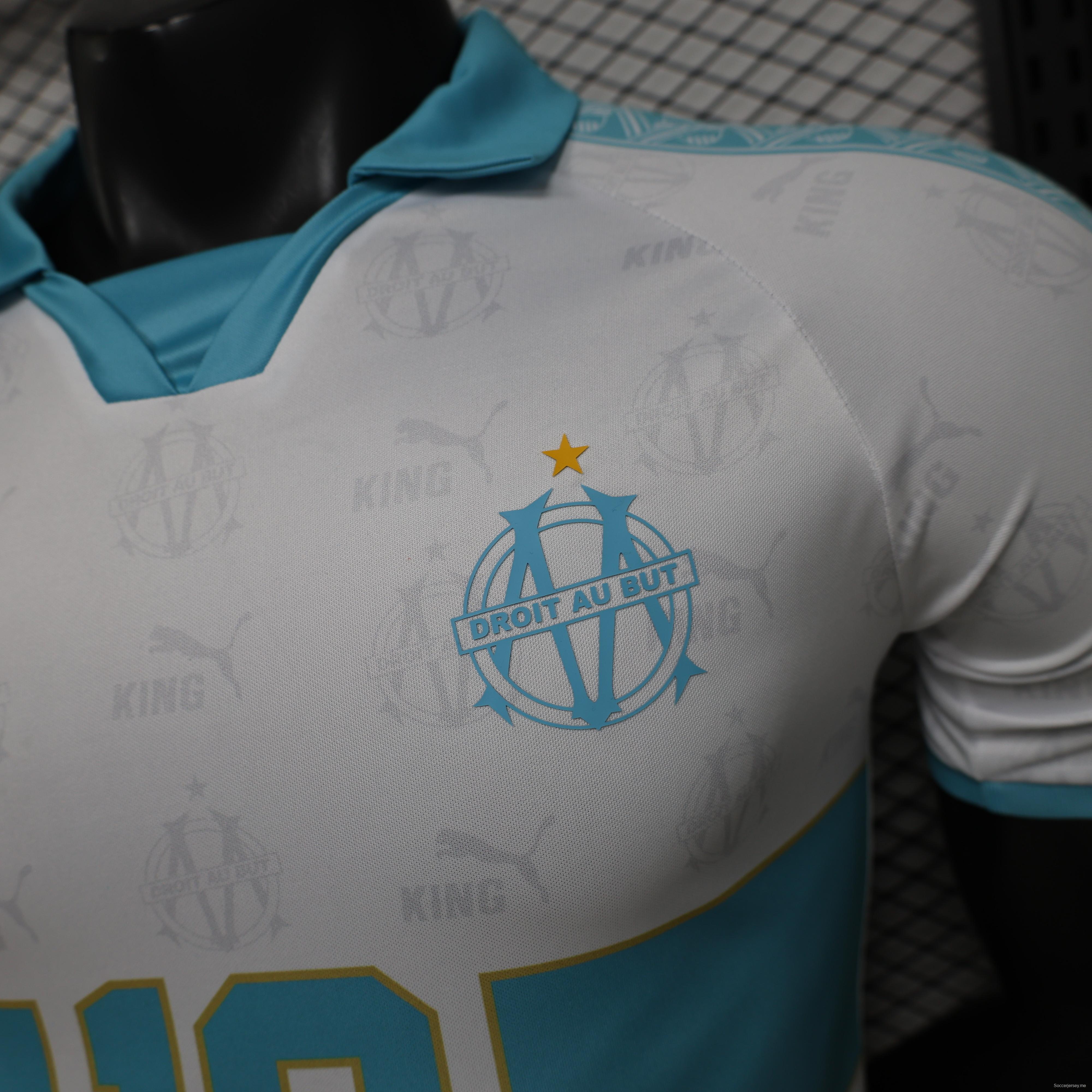قميص اللاعب إصدار 26/27، أولمبيك مرسيليا، أبيض مع أزرق سماوي، إصدار خاص