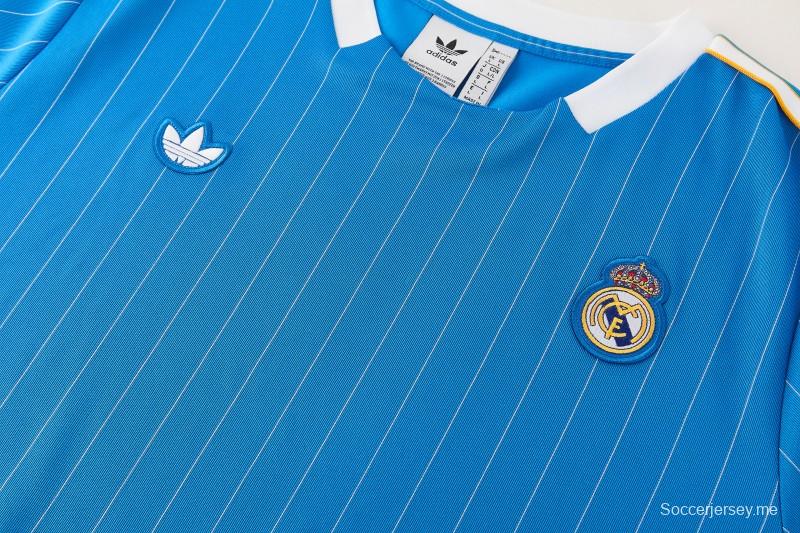 26/27 ريال مدريد  أزرق مخطط  قميص بأكمام قصيرة + شورت كرة قدم