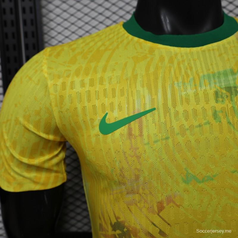 قميص اللاعب الإصدار 2026 باللون الأصفر البرازيلي مع لمسات خضراء، إصدار خاص للمباريات على أرض الفريق