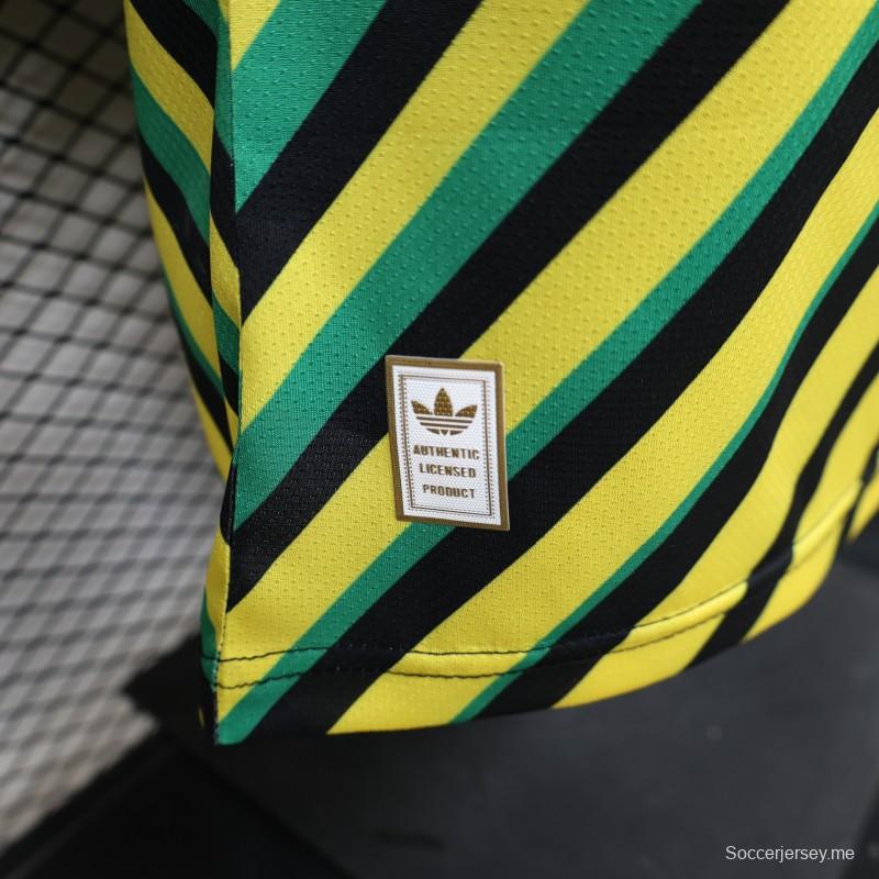 قميص اللاعب الإصدار 2026، جامايكا × أديداس أوريجينالز، قميص المباراة الرئيسية الأصفر بخطوط مائلة