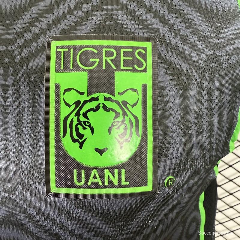 قميص اللاعب رقم 25/26 لفريق تيغريس UANL من أديداس، الطبعة الثالثة / الطبعة الخاصة باللون الأسود
