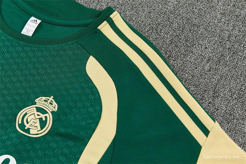 26/27 ريال مدريد أخضر وكريمي  قميص بأكمام قصيرة + شورت كرة قدم