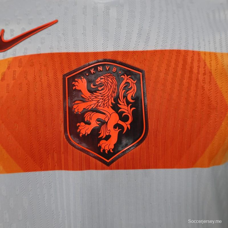 قميص اللاعب خارج أرضه، إصدار 2026، هولندا  أبيض مع برتقالي