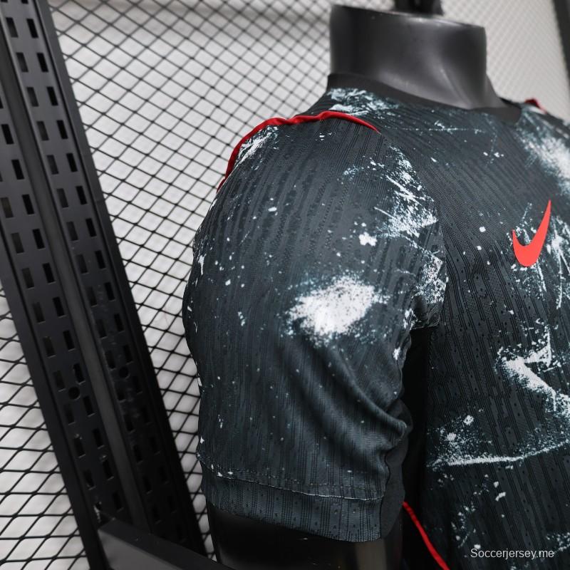 قميص اللاعب الإصدار 2026 كندا الثالث باللون الرمادي الداكن مع طبعة كريستال الجليد المتكسر على كامل القميص