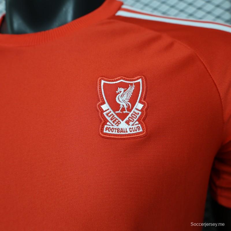 قميص ليفربول الأحمر (ملعب) للاعبين، موسم 2026/2027