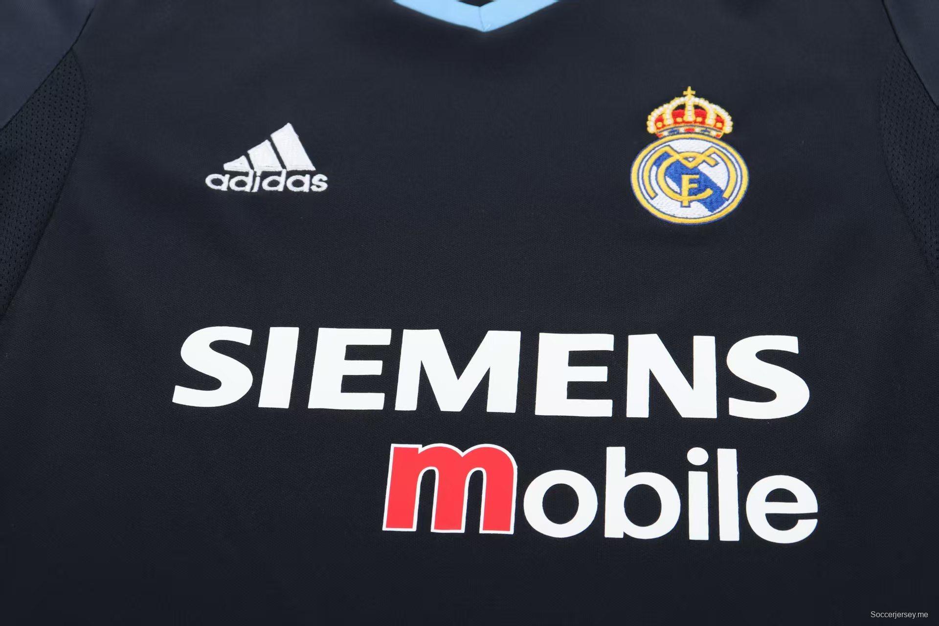 قميص ريال مدريد للعب خارج أرضه لموسم 2003/2004