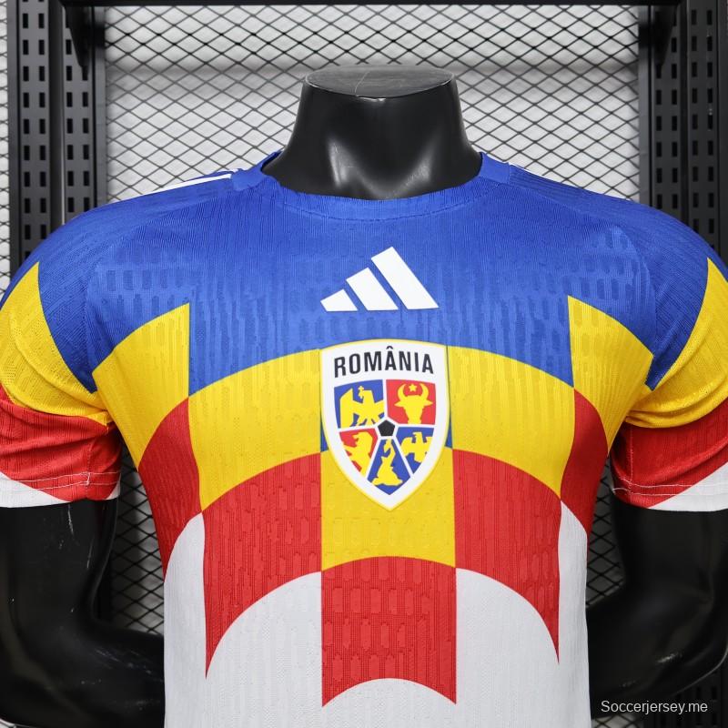 قميص اللاعب الإصدار 2026، الطبعة الخاصة لرومانيا، أبيض مع أزرق وأصفر وأحمر