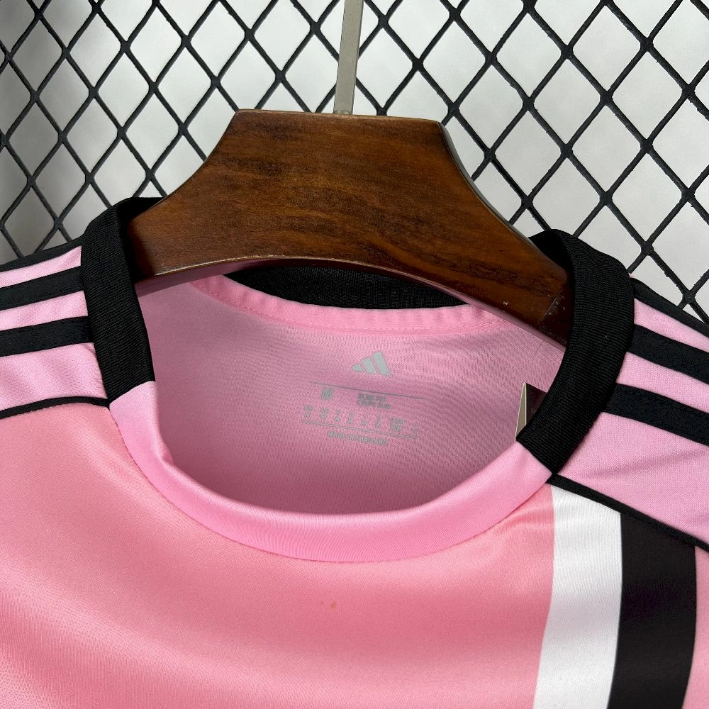 2025/25/26 قميص ليستر سيتي خارج ملعبه