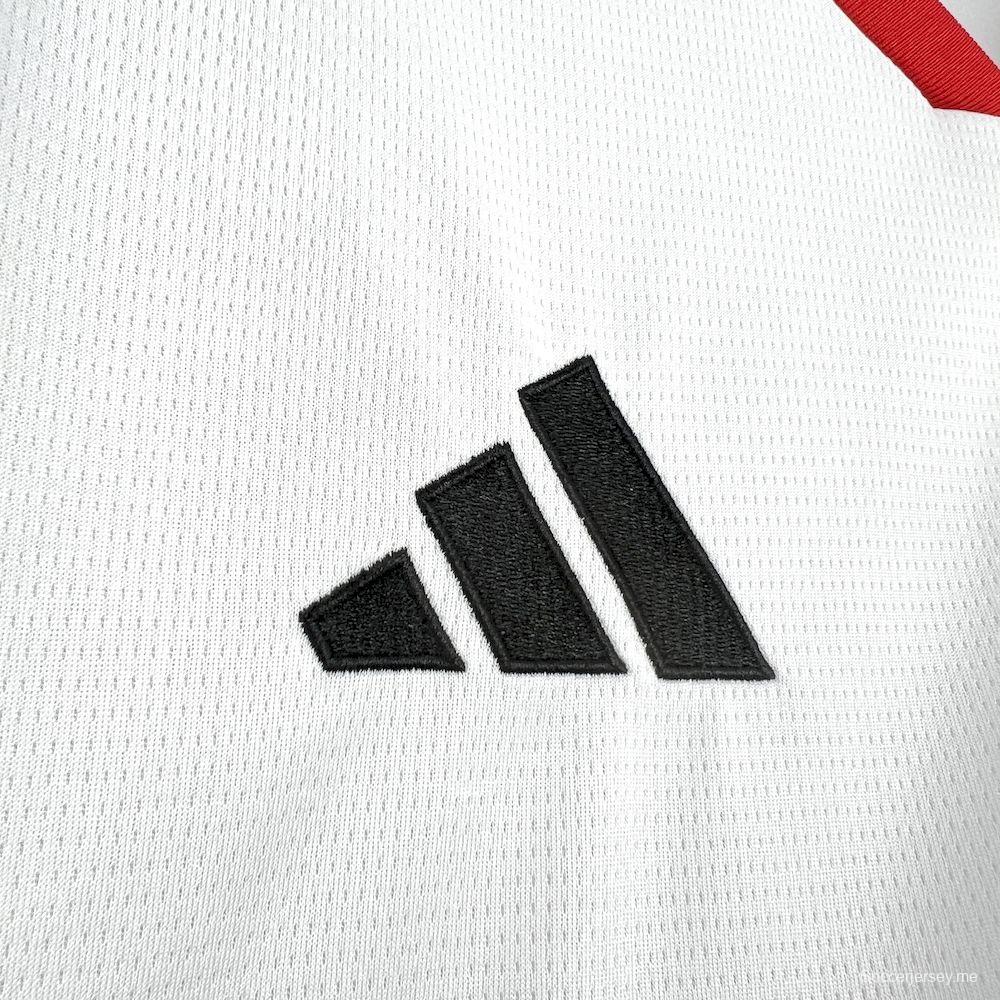قميص منتخب الإمارات العربية المتحدة للرجال في كأس العالم 2026 للرجال