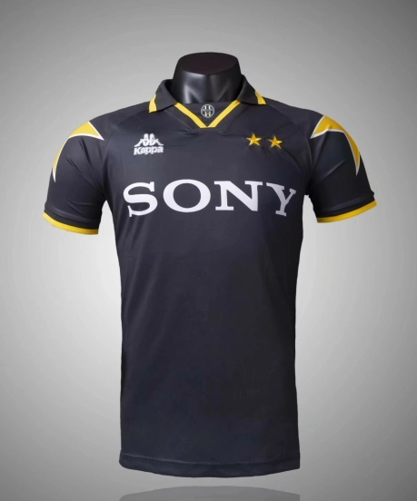 قميص كرة القدم ريترو 95/97 يوفنتوس خارج ملعبه
