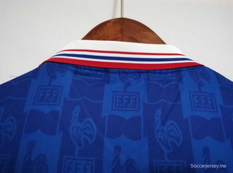 قميص منتخب فرنسا 1996 ريترو 1996 مع رقعة على قميص منتخب فرنسا مع رقعة على قميص منتخب فرنسا
