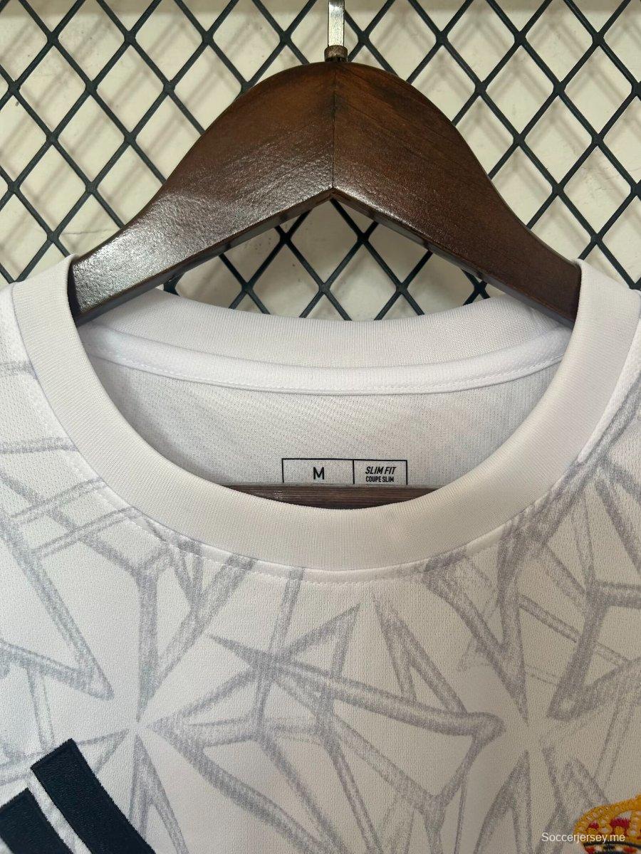 24/25 قميص ريال مدريد الأبيض قبل المباراة 24/25 قميص ريال مدريد الأبيض قبل المباراة
