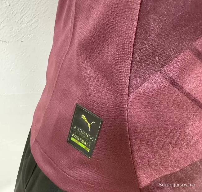 نسخة اللاعب 24/25 قميص مانشستر سيتي الثالث لمانشستر سيتي 24/25
